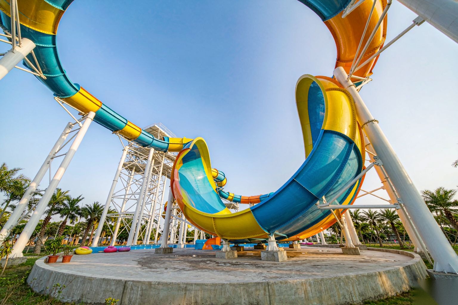 Water play equipment